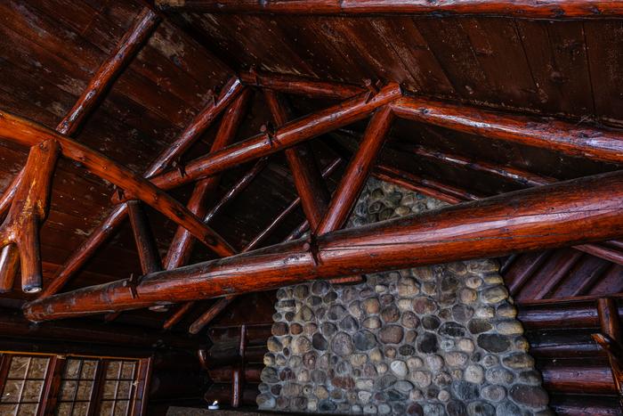 Log roof trusses above the fireplace chimney
